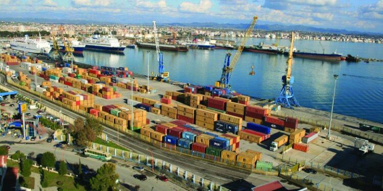 Eksportet marrin “tatëpjetën”, 7% rënie këtë vit. Ndikon zhvlerësimi i euros