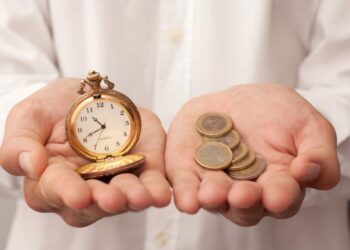 Më të lumtur ata që kanë para apo kohë?