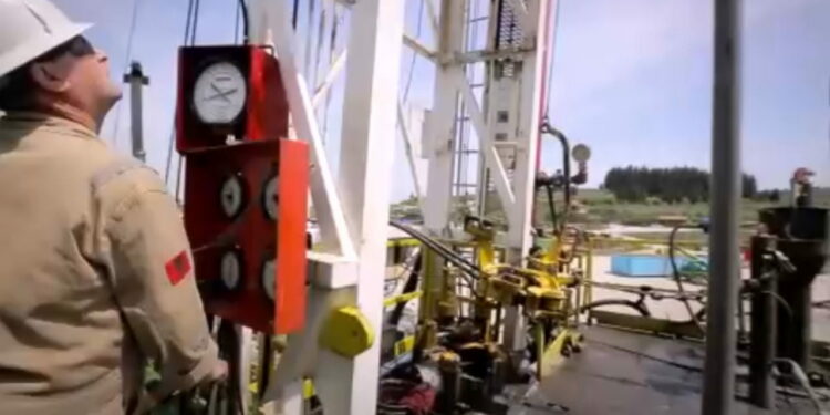 Nga nafta te rafineria, studiuesit optimistë, parashikohen deri në 100 milionë tonë rezerva