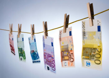 Pastrimi i parave, BE i kërkon Shqipërisë të vendosë një tavan për pagesat cash