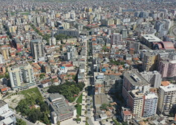 Pagesat vjetore të taksës së ndërtesës për bizneset në Tiranë do rriten deri në 91%; Detyrimet shtohen edhe për pronarët e garazheve dhe bodrumeve