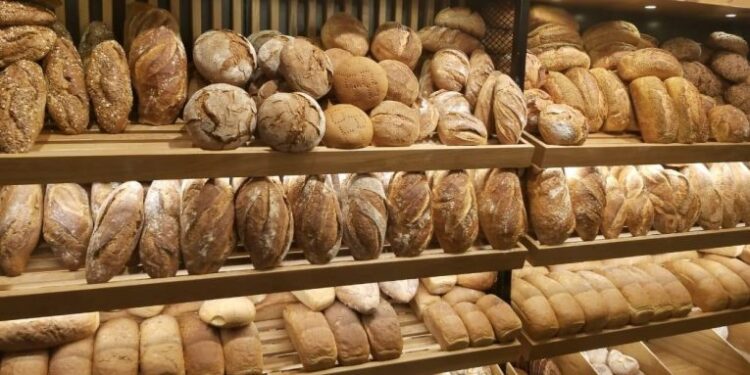 Furrat e bukës, me punonjës nga India