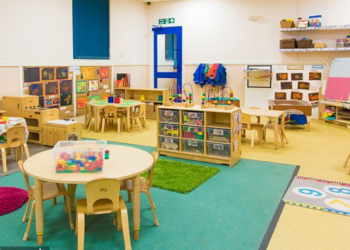 Numri i fëmijëve të regjistruar për herë të parë në çerdhet publike në Tiranë rritet 40%, fluksi nga të ardhurit nga rrethet