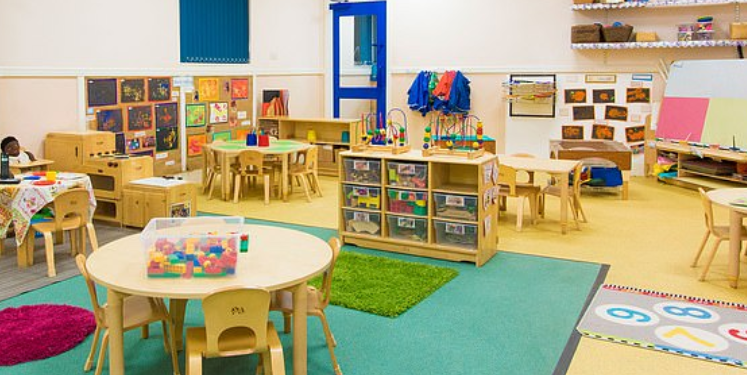 Numri i fëmijëve të regjistruar për herë të parë në çerdhet publike në Tiranë rritet 40%, fluksi nga të ardhurit nga rrethet