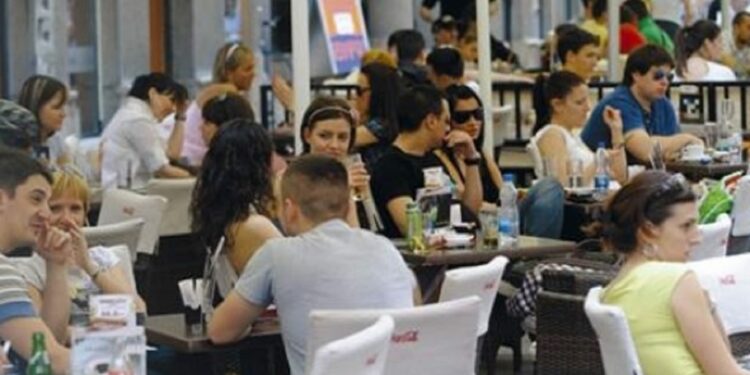 Shqipëria me papunësinë më të ulët për të rinjtë në rajon. Ka ndikuar emigracioni