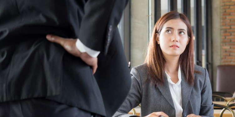 10 gjëra nuk duhet t’ia thoni asnjëherë shefit