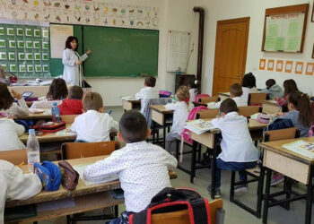 Nis viti i ri shkollor/ 29 mijë fëmijë fillojnë klasën e pare, edhe ata 5 vjeç