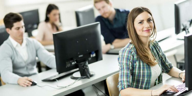 Pa internet dhe teknologji, vetëm 18% e kompanive shqiptare investojnë në inovacion dhe kërkim shkencor