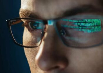 Raporti: Inteligjenca artificiale mund të përkeqësojë kërcënimet kibernetike