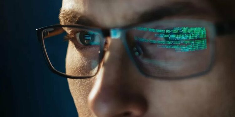 Raporti: Inteligjenca artificiale mund të përkeqësojë kërcënimet kibernetike