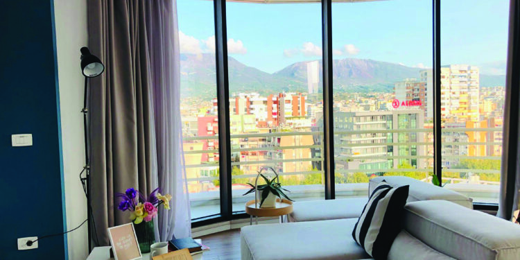 Booking: Nga 1 Nëntori, ata që japin apartamente me qira duhet të deklarojnë NIPT-in, ndryshe do paguajnë 20% TVSH mbi komisionin