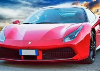 Ferrari mund të blihet edhe me bitcoin. Kompania pranon pagesat me kriptomonedha
