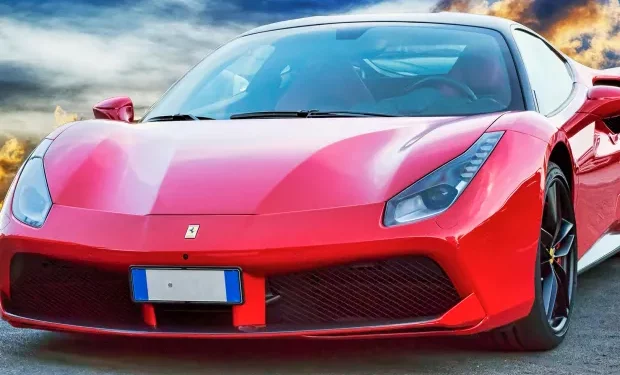 Ferrari mund të blihet edhe me bitcoin. Kompania pranon pagesat me kriptomonedha