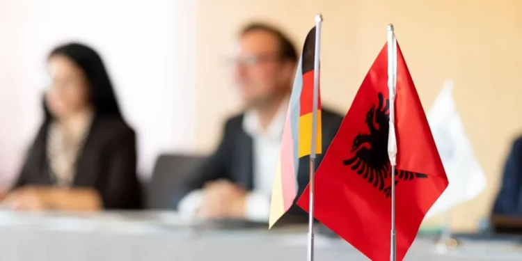 Shofer që 17 vjeç si në Gjermani? Shqipëria nis shqyrtimin e praktikës gjermane