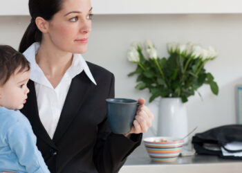 Fëmijët e nënave që punojnë, arrijnë më shumë në jetë