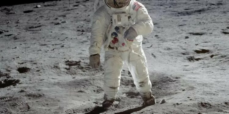 Prada do të dizajnojë kostumin e ri të Nasa-s