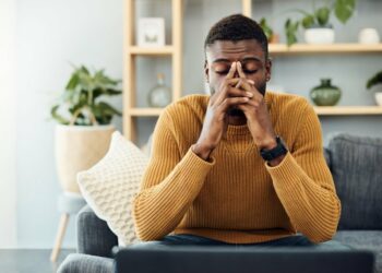 5 shenja se jeni i stresuar nga shkaku i punës