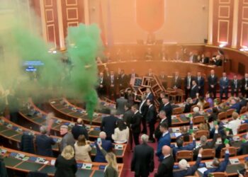 Mes tymueseve dhe zjarrit në parlament, buxheti 2024 votohet në më pak se 5 minuta