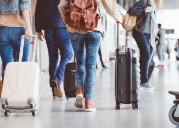 Ende 31% e shqiptarëve duan të emigrojnë, 18% me valixhe gati, më i larti në Ballkan