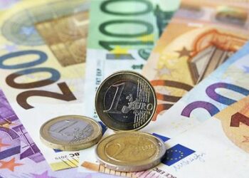 “Gremiset” euro, në nisje të javës zbret afër kuotës 104 lekë