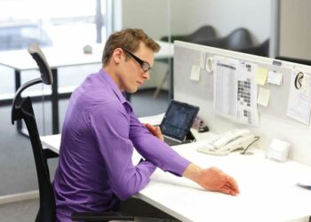 8 arsye pse duhet paguar punonjësit me paga mbi mesataren