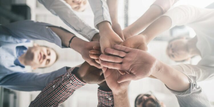 Pse trajtimi i punonjësve tuaj si familje është vendimi më i mirë i biznesit që mund të merrni