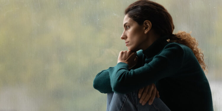 55% e shqiptarëve e perceptojnë veten të varfër, të dytët në Europë; Të arsimuarit shqiptarë njësoj me ata me arsim fillor në BE