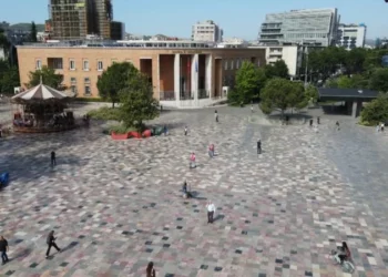 Ngadalësimi i blerjeve të banesave/ Ekspertët: Një ndër arsyet edhe operacionet e SPAK