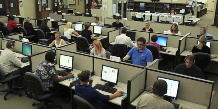 Call center, përgjysmohet punësimi! Çfarë po ndodh me sektorin?