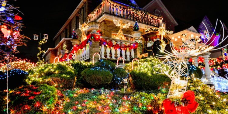 Cili vend shpenzon më shumë për Krishtlindje?