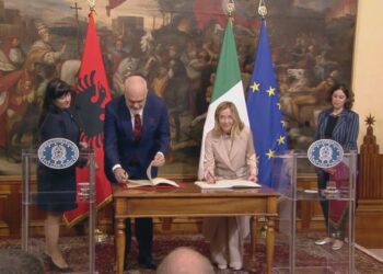 Marrëveshja për emigrantët me Italinë në Kushtetuese, por qeveria miraton fondin për ardhjen e tyre