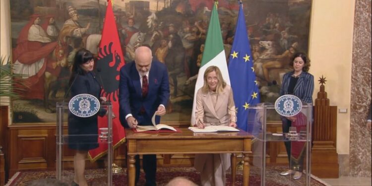 Marrëveshja për emigrantët me Italinë në Kushtetuese, por qeveria miraton fondin për ardhjen e tyre