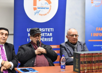 Ismail Kadare viziton Universitetin Mesdhetar të Shqipërisë/ Kadare: Më gëzon ky mjedis