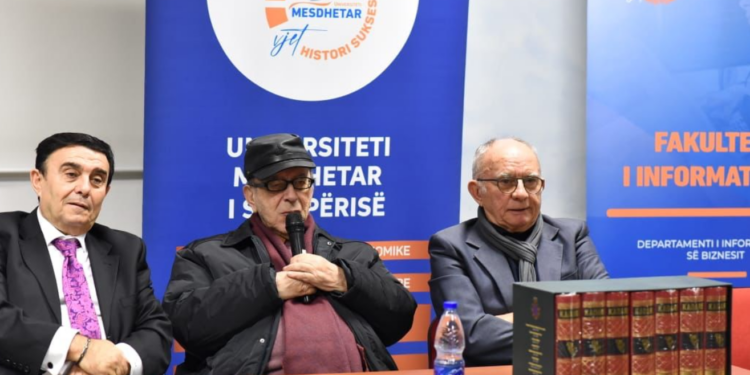 Ismail Kadare viziton Universitetin Mesdhetar të Shqipërisë/ Kadare: Më gëzon ky mjedis