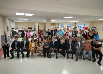 Dr. Skender Murtezani me anëtarët e “Vatra Queens” kërkojnë të sjellin eshtrat e At Fan Nolit në Shqipëri