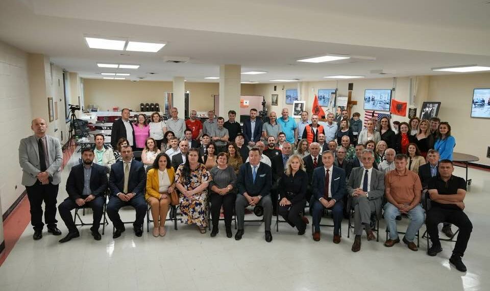 Dr. Skender Murtezani me anëtarët e “Vatra Queens” kërkojnë të sjellin eshtrat e At Fan Nolit në Shqipëri