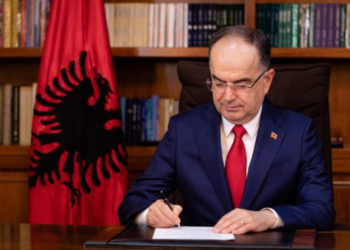 Presidenti Begaj dekreton Blendi Gonxhen në krye të Ministrisë së Ekonomisë, Kulturës dhe Inovacionit