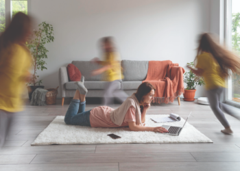 Në zyrë apo jashtë saj. Ja se si duan të punojnë shqiptarët