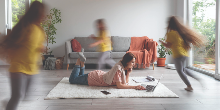 Në zyrë apo jashtë saj. Ja se si duan të punojnë shqiptarët