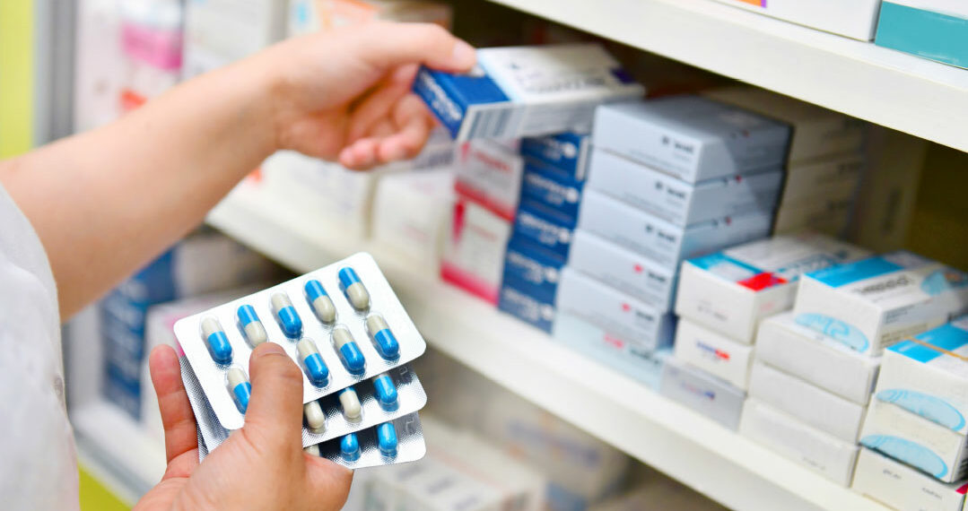 Shqiptarët paguan nga xhepi 141 mln për blerjen e produkteve farmaceutike më 2023, financuan 55% të konsumit