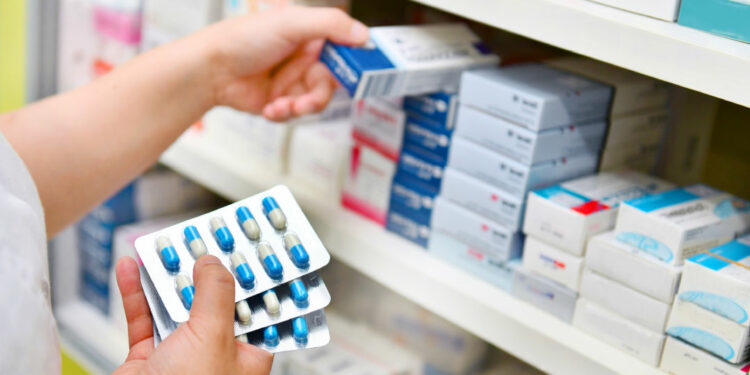 Shqiptarët paguan nga xhepi 141 mln për blerjen e produkteve farmaceutike më 2023, financuan 55% të konsumit