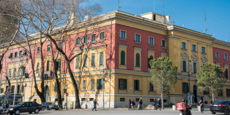 Historiku i binomit “Ekonomi” dhe “Financa” në vite, ndarjet dhe bashkimet