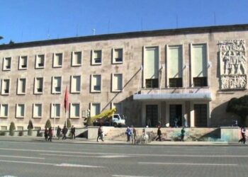 Protestat kundër euros/ Në mes të janarit eksportuesit zbresin në shesh me punonjësit