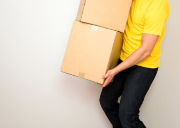 Anketa, 39% e punonjësve në Shqipëri ngrenë objekte të rënda, 29% punojnë në mjedise ekstreme