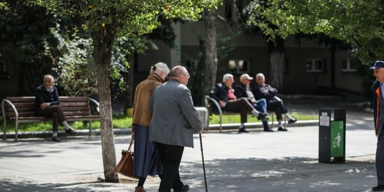 Mbi 1.1 milionë shqiptarë do jenë të moshuar në 2070, pamundësohet pensioni