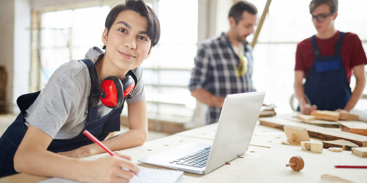 Si të silleni në 3 muajt e parë të punës