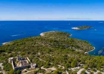 Ky qytet piktoresk në Kroaci po shet shtëpi për vetëm 13 cent! Detajet