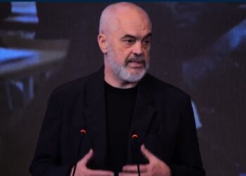 Premtimi i Ramës për mësuesit: Së shpejti paga 950 euro, por me disa nivele në bazë të meritës