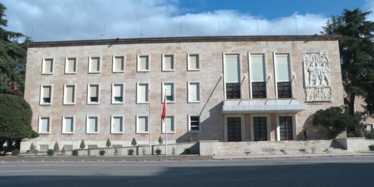 Rama krijon një tjetër ministri të re