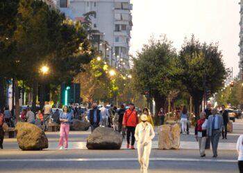 Besimi tek ekonomia i lëkundur, e “ushqen” ndërtimi